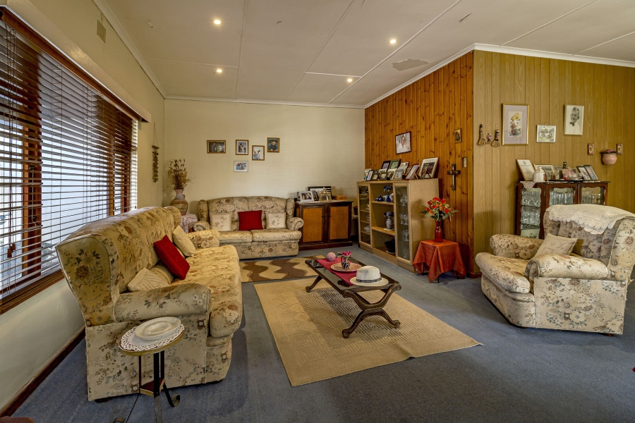 5 Bedroom Property for Sale in Lochnerhof Western Cape